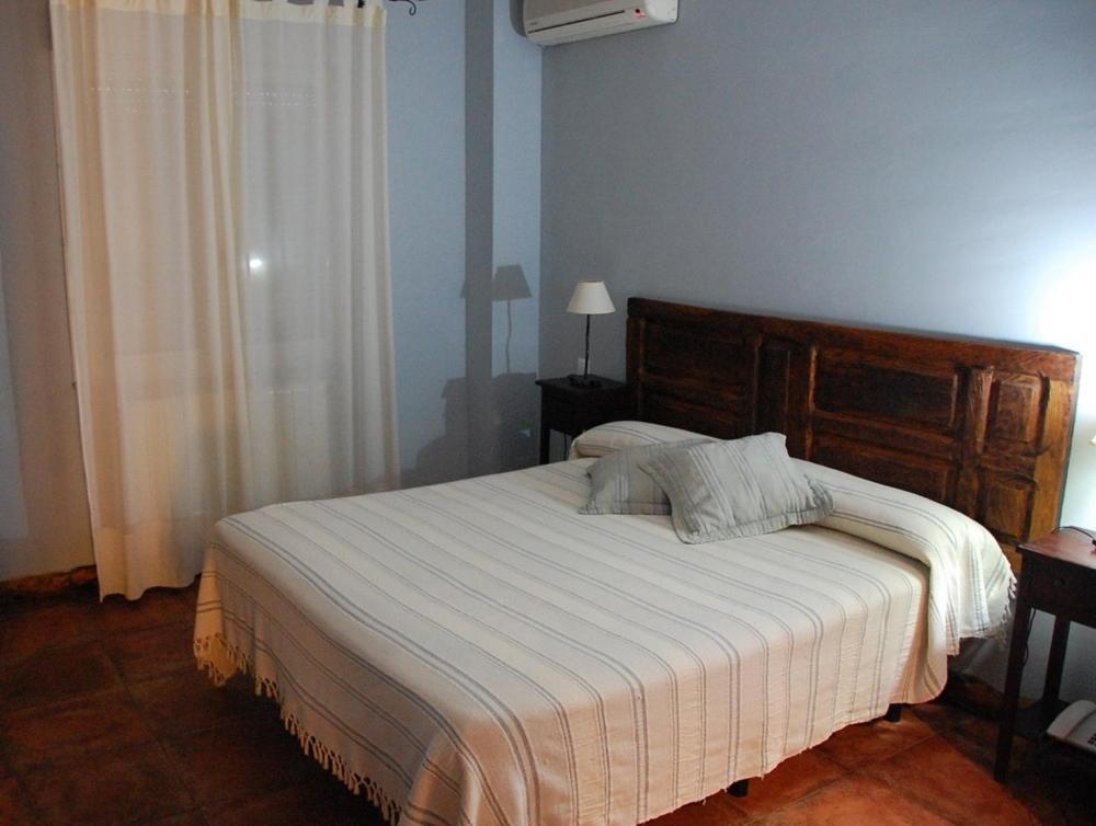 Posada Tresmentiras Aldeanueva del Camino Cameră foto