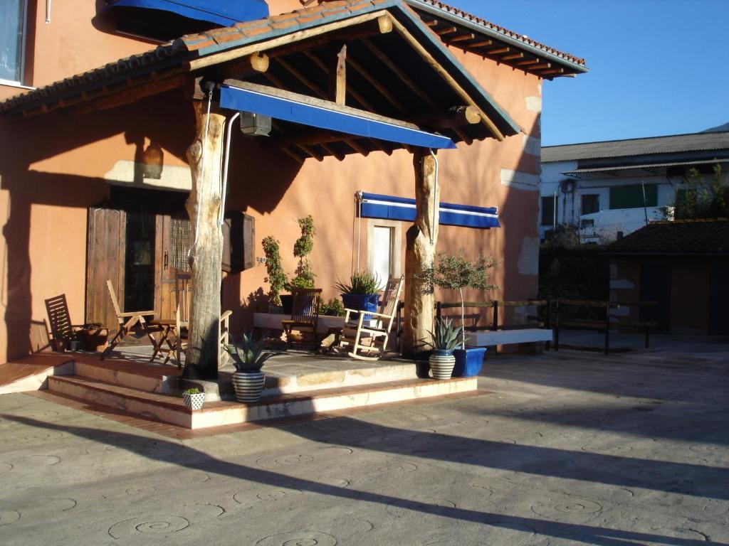 Posada Tresmentiras Aldeanueva del Camino Exterior foto