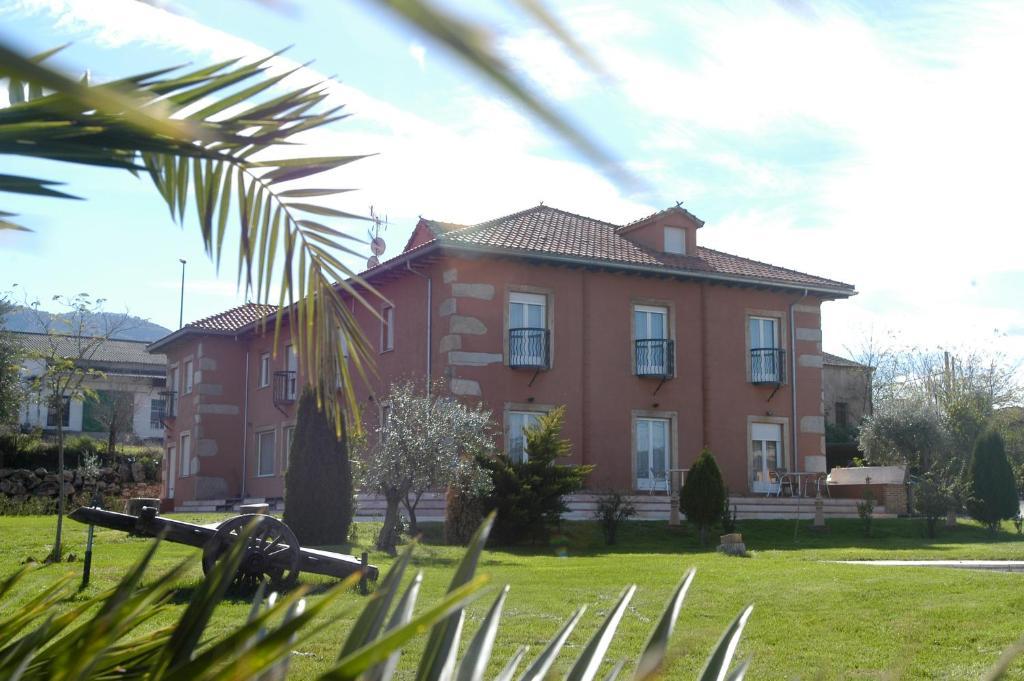 Posada Tresmentiras Aldeanueva del Camino Exterior foto